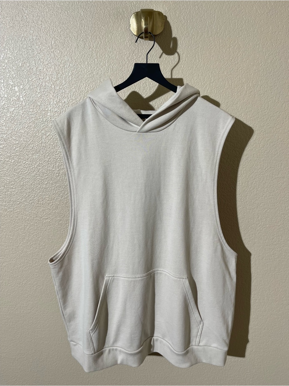 ALO Yoga Sleeveless Hooded Tank - Cream